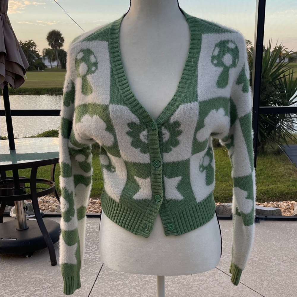 LA Hearts Green and White Women's Cropped 4 Button Sweater SZ XS Feminine